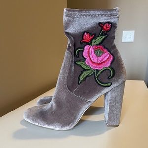 STEVE MADDEN Suede Boots